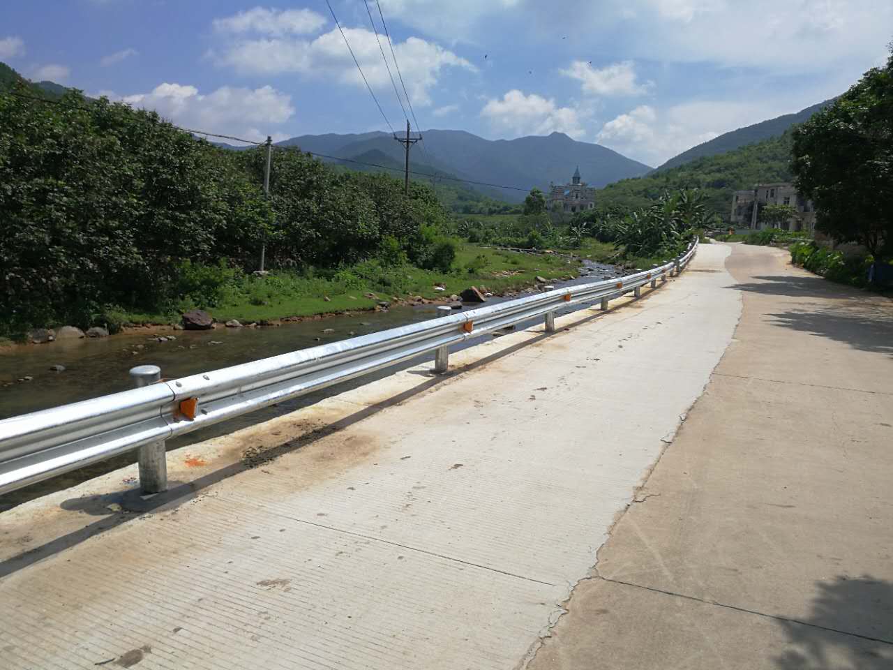 鋅鋼景觀護欄和道路護欄的區別